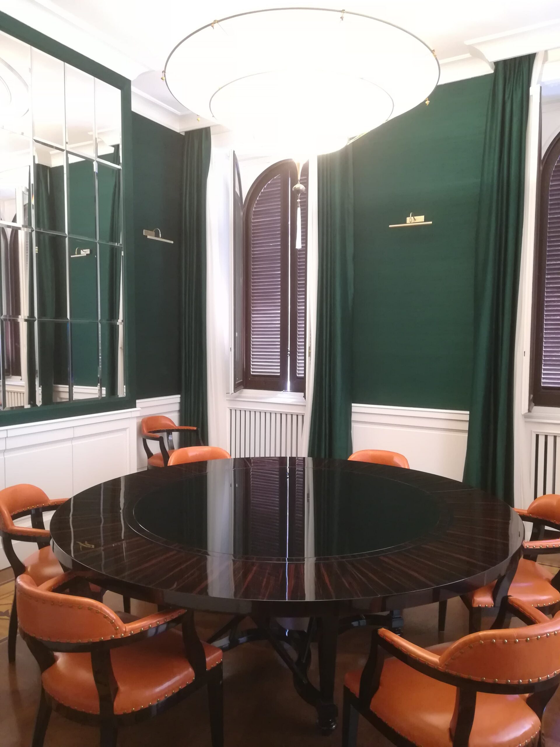 TAVOLO ROTONDO INTERNO EBANO (1)